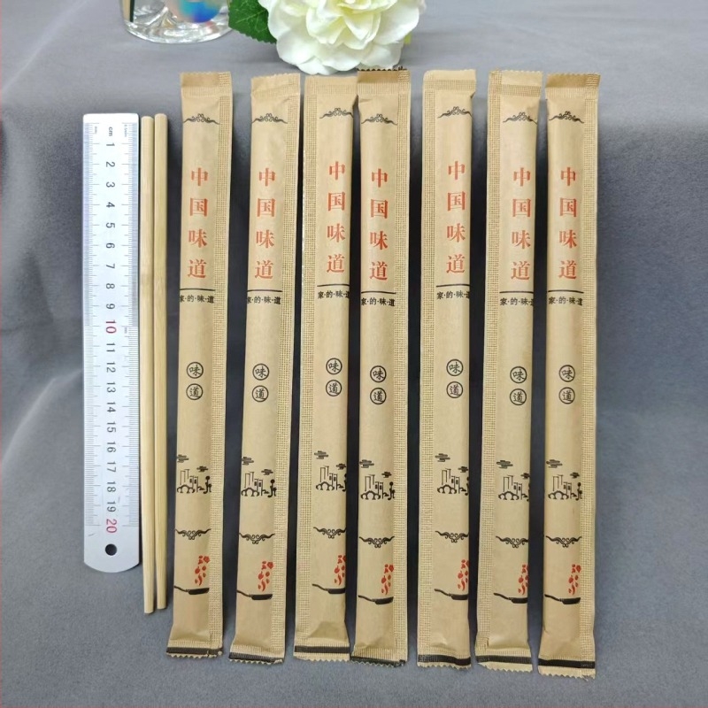 Set de tacâmuri de unică folosință din bambus: bețișoare și linguri, patru piese, cu logo imprimat, stil modern