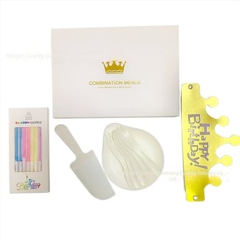 Set de tacâmuri de unică folosință pentru tort de ziua ta – Patru în unu: farfurie rotundă cu design de picătură de apă, furculițe în valuri, linguri și cuțite îngroșate