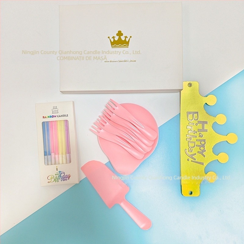 Set de tacâmuri de unică folosință pentru tort de ziua ta – Patru în unu: farfurie rotundă cu design de picătură de apă, furculițe în valuri, linguri și cuțite îngroșate