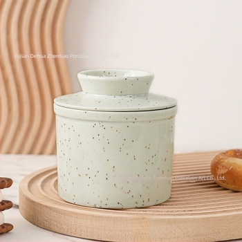 Borcan ceramic pentru unt cu capac, design reliefat, glazură de cuptor, capacitate 0.4–2 L