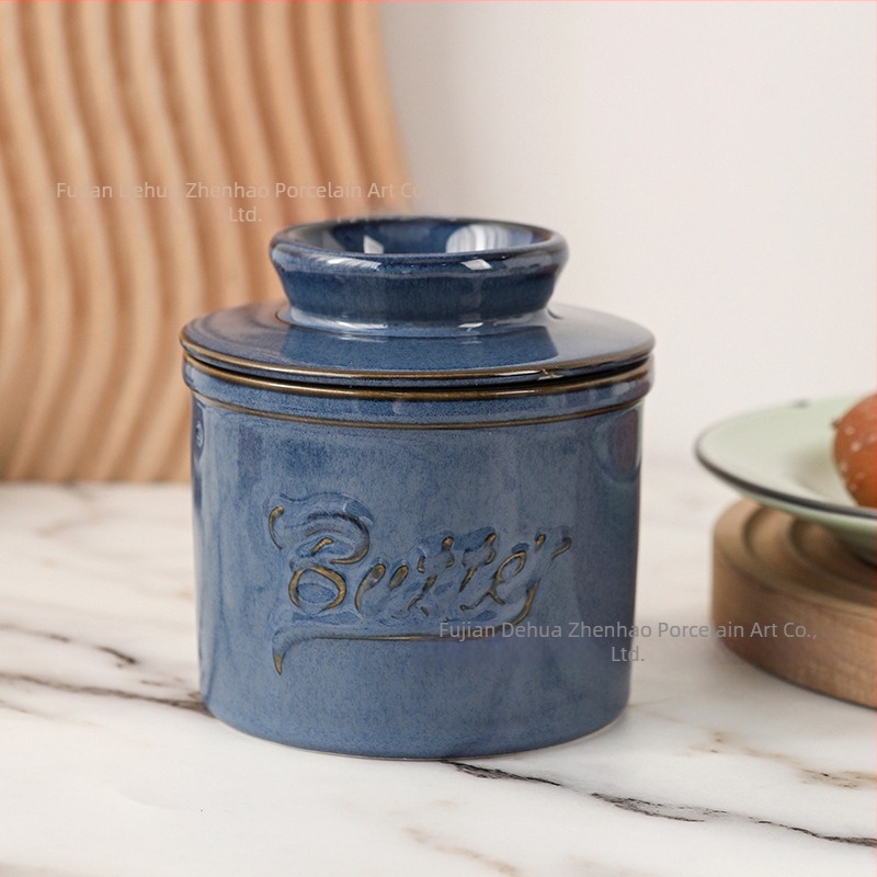 Borcan ceramic pentru unt cu capac, design reliefat, glazură de cuptor, capacitate 0.4–2 L