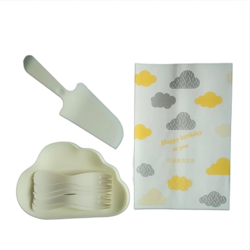 Set de tacâmuri de unică folosință pentru prăjitură: cuțit, furculiță și farfurie în stil european, cu furculiță curbată și design cu nori, din plastic, grosime 0,5, logo tipărit, personalizare disponibilă, 300 de seturi