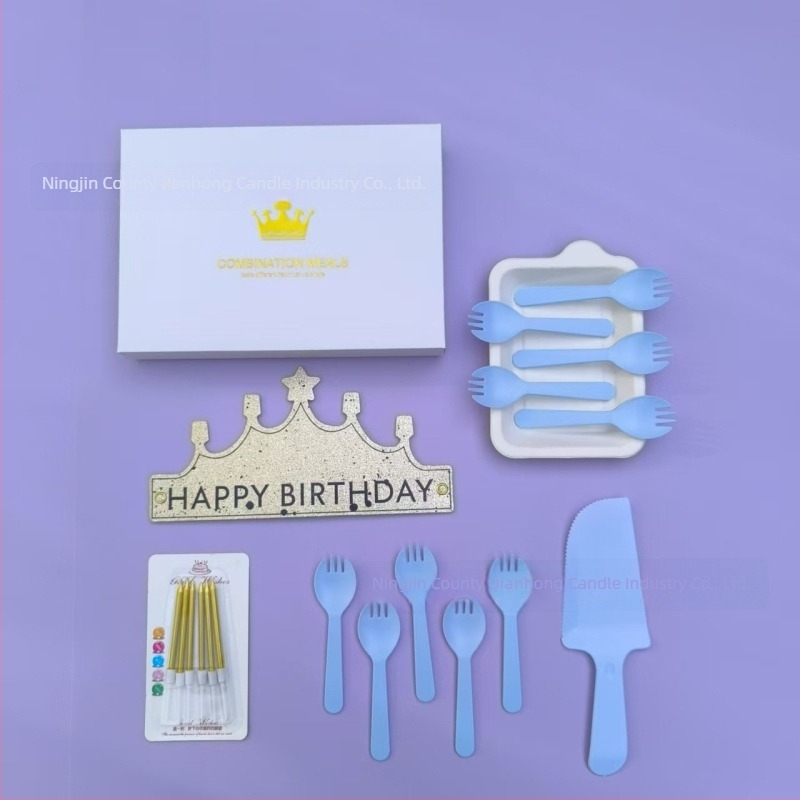 Set de veselă de unică folosință 5‑în‑1: farfurie pătrată din pulpă de hârtie cu furculă, cuțit și lingură; 120–200 buc./cutie.