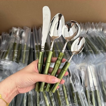 Set tacâmuri occidentale din oțel inoxidabil, 5 piese: cuțit pentru steak, furculiță, furculiță de desert și lingură – de înaltă calitate, stil luxos ușor retro