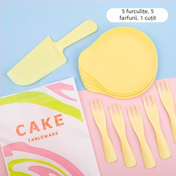 Set de tacâmuri de unică folosință pentru tort de ziua de naștere — cuțite, furculițe și farfurie din plastic, tavă de picurare; ambalare en-gros 320 cutii; durată de viață 3 ani.