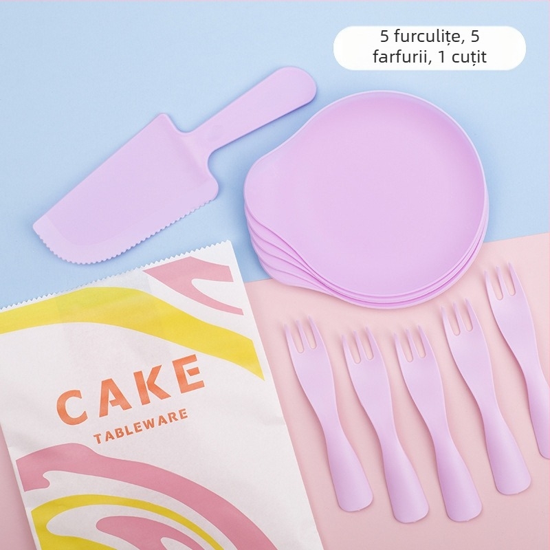 Set de tacâmuri de unică folosință pentru tort de ziua de naștere — cuțite, furculițe și farfurie din plastic, tavă de picurare; ambalare en-gros 320 cutii; durată de viață 3 ani.