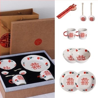 Set de veselă ceramică lucrat manual cu boluri, căni și linguri – cadou de nuntă personalizabil