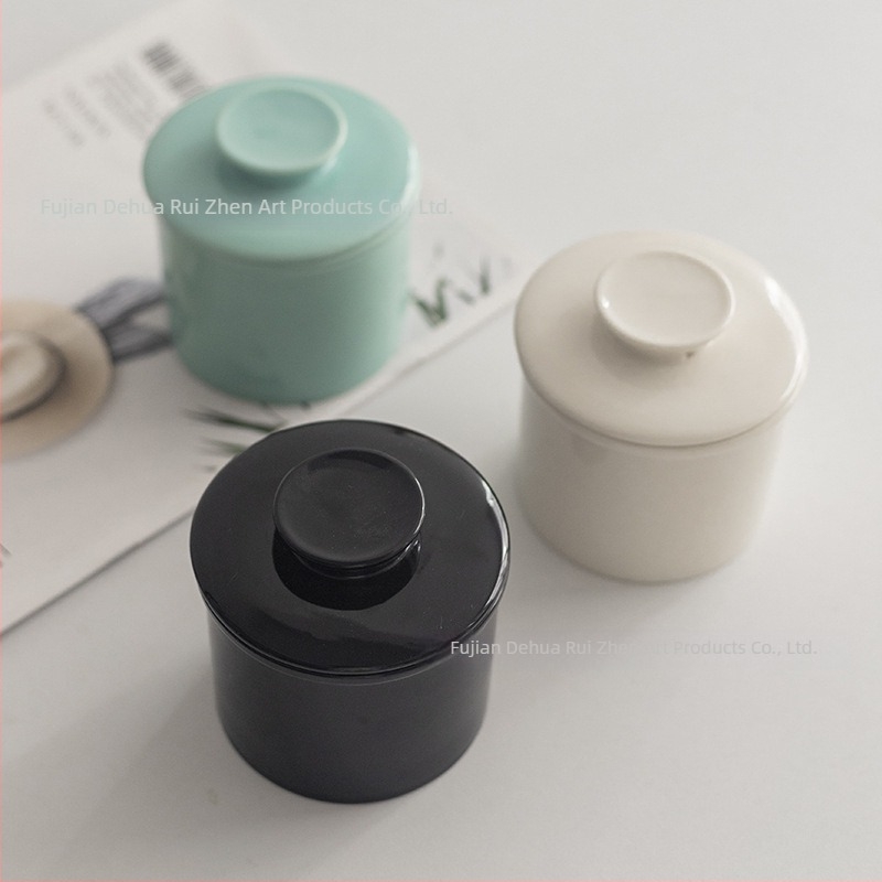 Cutie de unt ceramică cu capac, design modern minimalist, posibilitate de personalizare, calitate premium, brand RZ