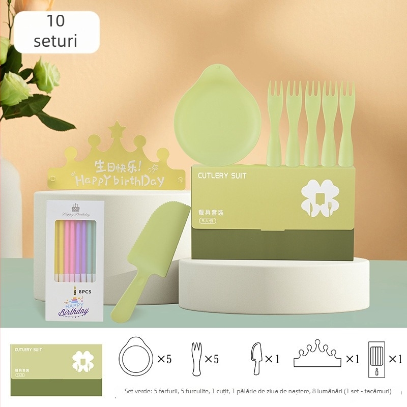 Set tacâmuri de unică folosință pentru tort de ziua ta: cuțit, furculiță, farfurie, lumânare în formă de picătură și pălărie; cinci în unu în cutie cadou; plastic alimentar; personalizabil