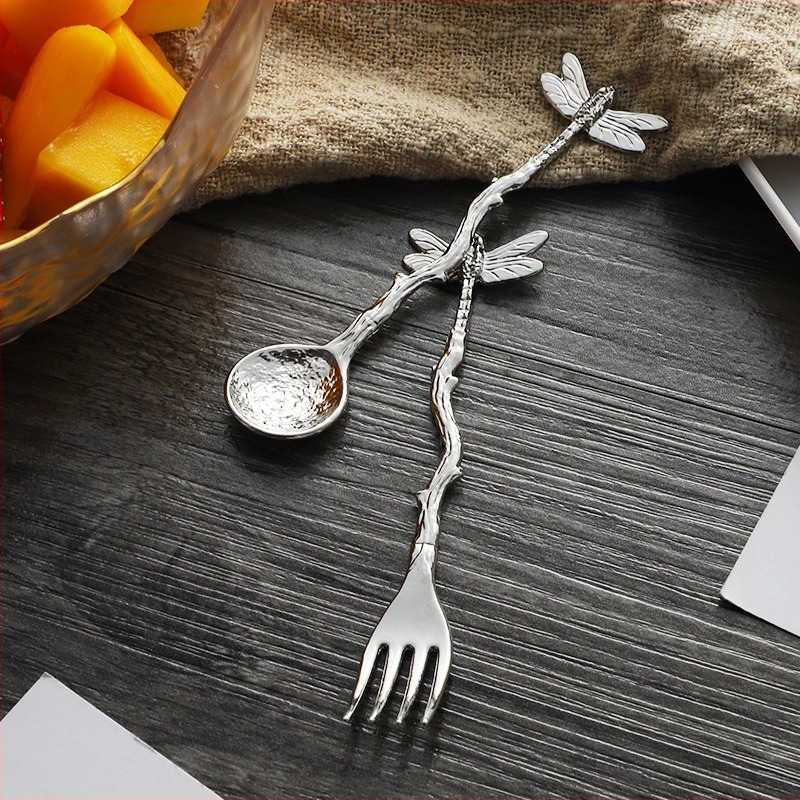 Jiayi Kitchen set de furculițe pentru fructe și lingurițe de desert, model gravat în stil forestier, din aliaj de zinc, personalizare disponibilă, logo imprimat
