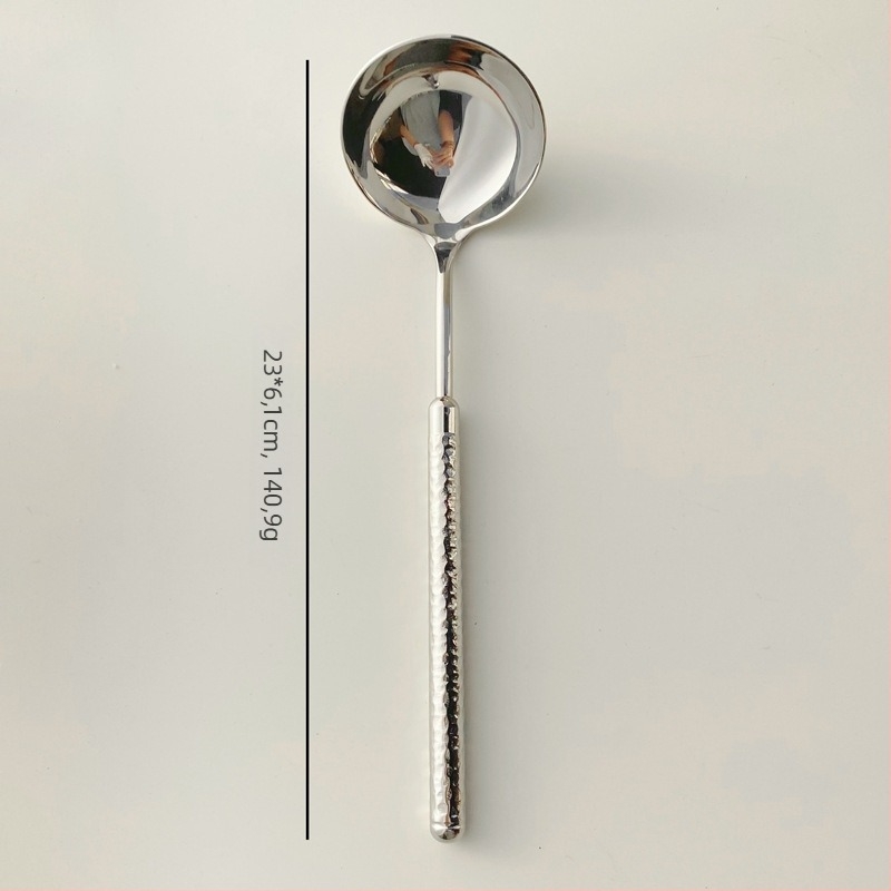 Set tacâmuri din oțel inoxidabil 304: cuțit, furculiță și lingură cu mâner în textură ciocănită în formă de diamant circular, finisaj oglindit, stil minimalist modern