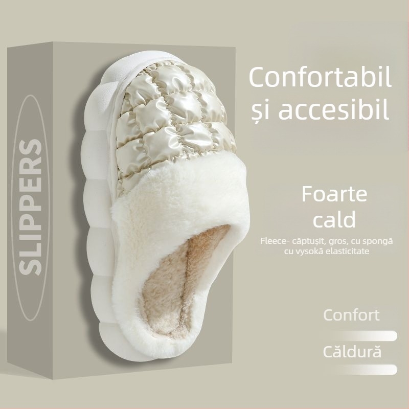 Papuci de interior din bumbac, cu partea superioară plușată, talpă groasă antiaderentă din PVC, căptuți cu blană artificială și umpluți cu puf, model în carouri, impermeabile și calde