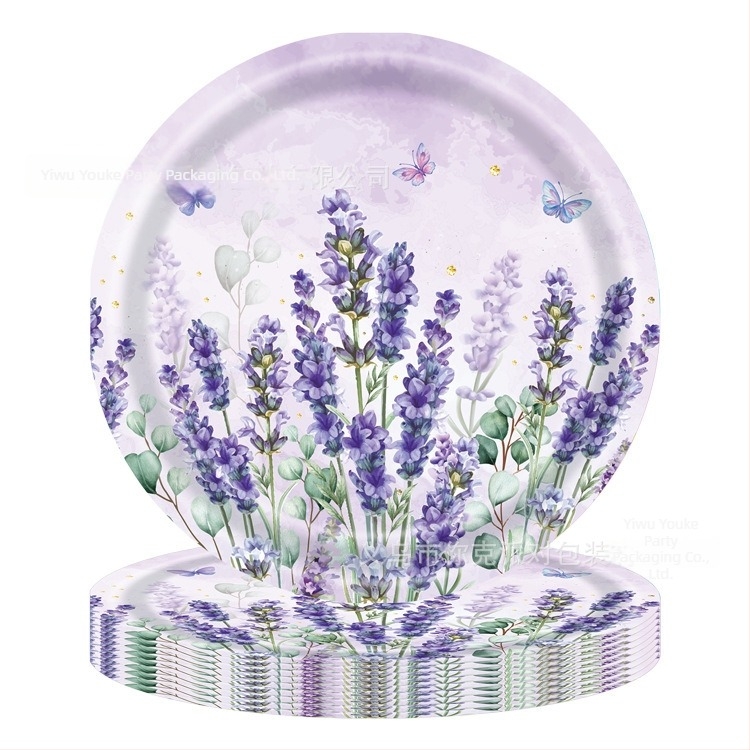 Set de veselă pentru petrecere, cu temă fluture – farfurii, pahare, șervețele, față de masă și ghirlandă; materiale: plastic și hârtie.