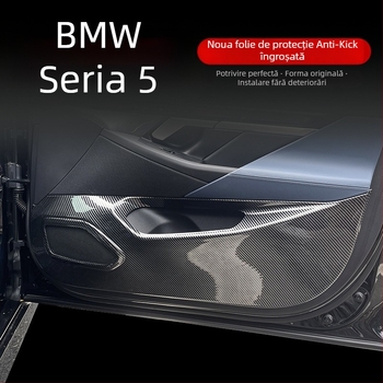 Stickere de protecție pentru panourile interioare ale ușilor pentru BMW Seria 5 (2024–2025), textură carbon, design anti-șoc