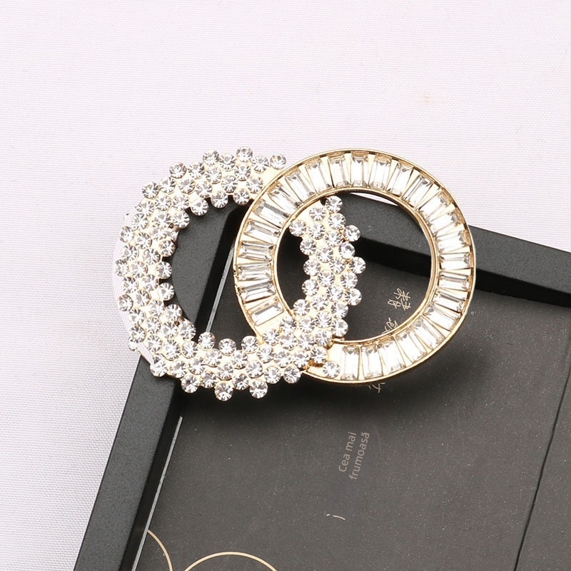 Broșă din aliaj, pentru femei, stil K, zirconiu cristal încrustat, anti-expunere