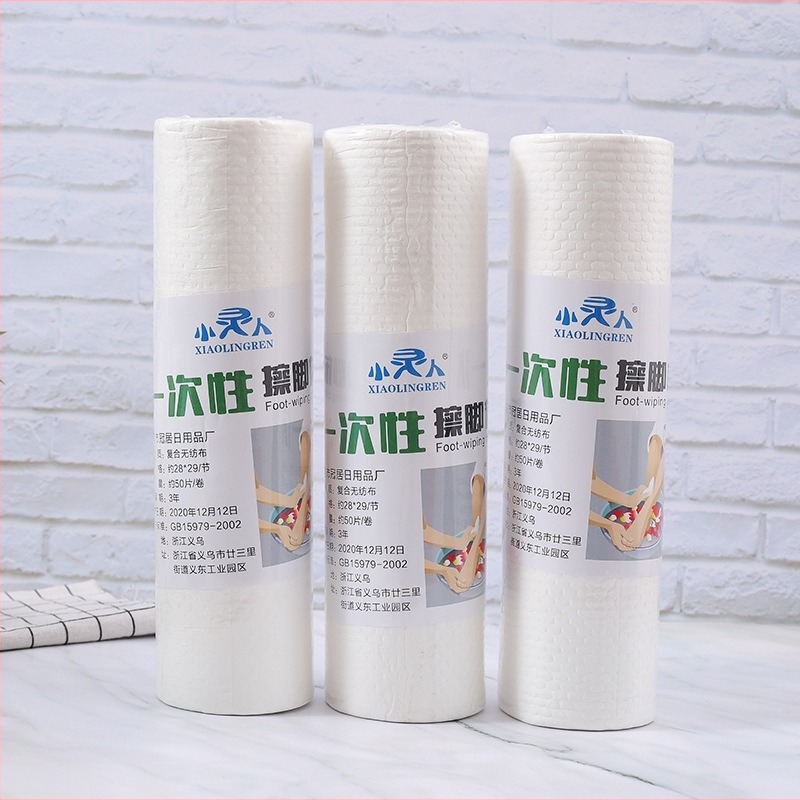 Prosop de baie pentru picioare, în formă de rolă, din material nețesut, 150 GSM, absorbție 26–30 s, logo tipărit