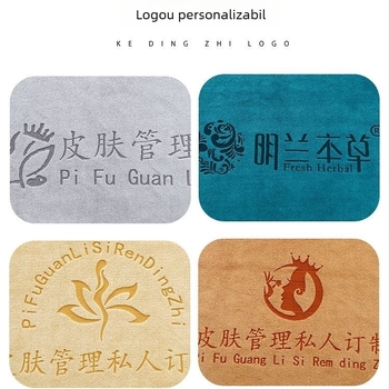 Prosop de curățare din microfibră cu logo personalizabil pentru baie de picioare și fizioterapie; broderie și cusături; 70 g/m²; absorbție 0–5 s; prosop cosmetic/funcțional