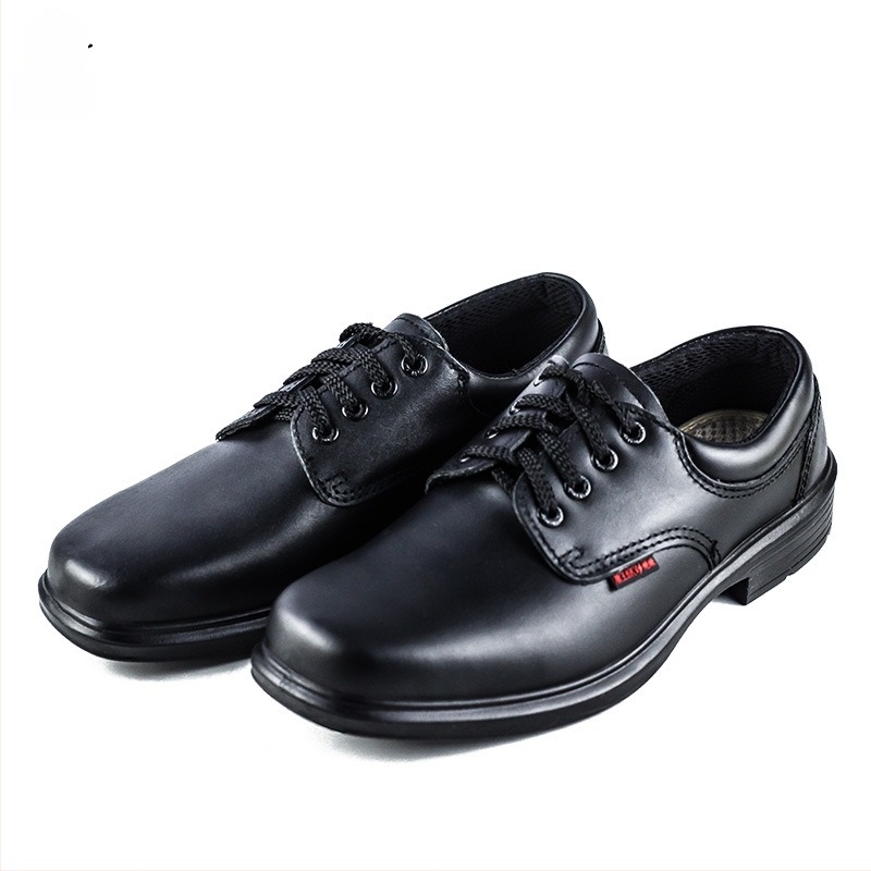 Pantofi izolați pentru muncă electrică, din piele, cu partea superioară joasă, potriviți pentru tensiuni sub 1000 V