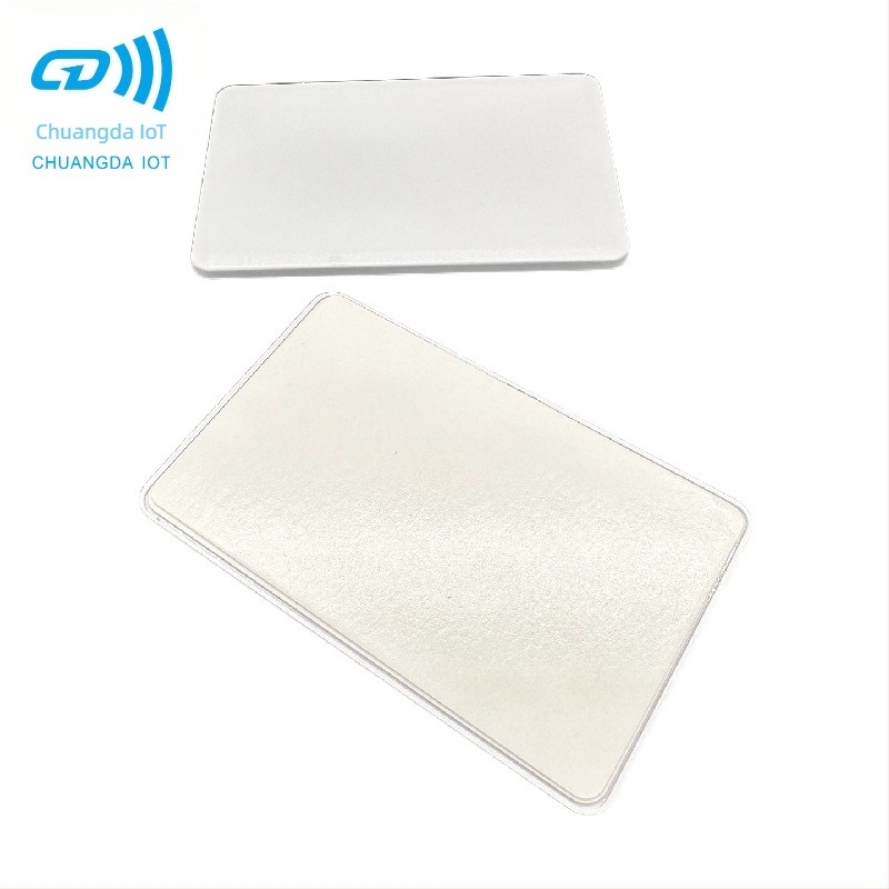 Etichetă RFID UHF ceramică pentru stația de taxare parcare – ISO18000-6C, memorie 96 biți, rază de citire 0,3–1,0 m, pasiv, pachet ABS+substrat ceramic