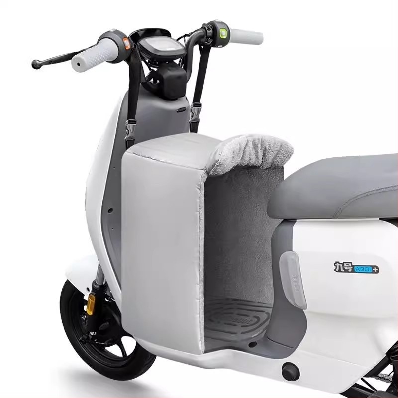 Protecții pentru picioare pentru vehicule electrice cu parbriz frontal — genunchiere pentru motociclete și scutere, stil desen animat, material cu flori de mătase