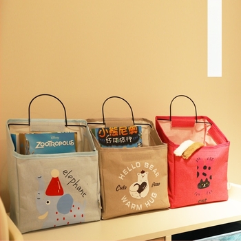 Sac de depozitare textil montat pe perete cu raft lângă pat, model S069860, organizator multifuncțional pentru CD-uri, reviste, rechizite și cosmetică