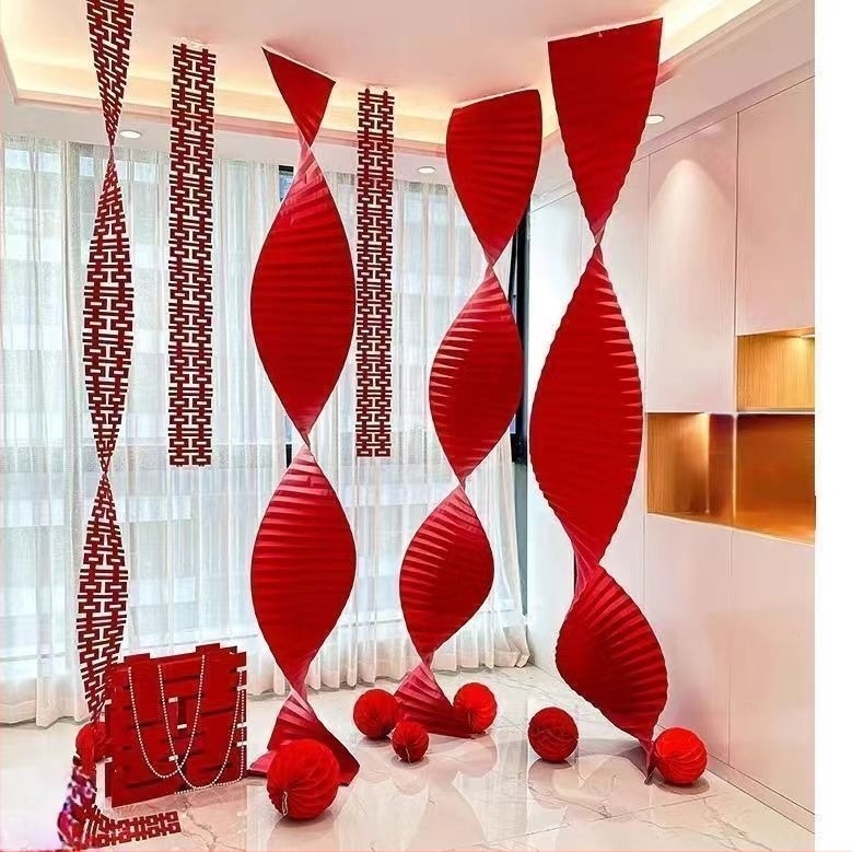 Prop decor pentru locația de nunți – ghirlandă din panglică, potrivită ca cadouri corporative