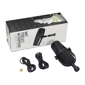 Microfon dinamic pentru streaming, cu interfață audio încorporată; captură supercardioidă; răspuns în frecvență 40Hz-20kHz