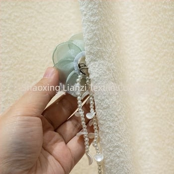 Decorațiune pentru perdea cu șir de perle și camelia cu ac decorativ – mici accesorii florale pentru perdele