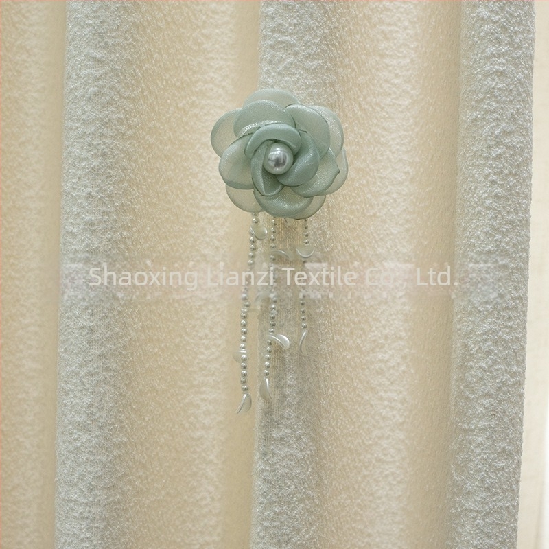 Decorațiune pentru perdea cu șir de perle și camelia cu ac decorativ – mici accesorii florale pentru perdele