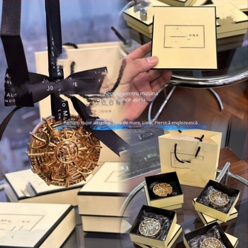 Suport auto pentru aromaterapie cu săculeț – din lemn, parfum floral Freesia, 10–20 ml, evaporare peste 90 zile, montaj suspendat