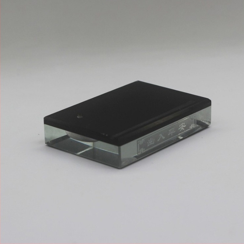 Kitang Crystal suport pentru parfum auto, cu bază din sticlă cuboidă – stil modern, procesare personalizabilă