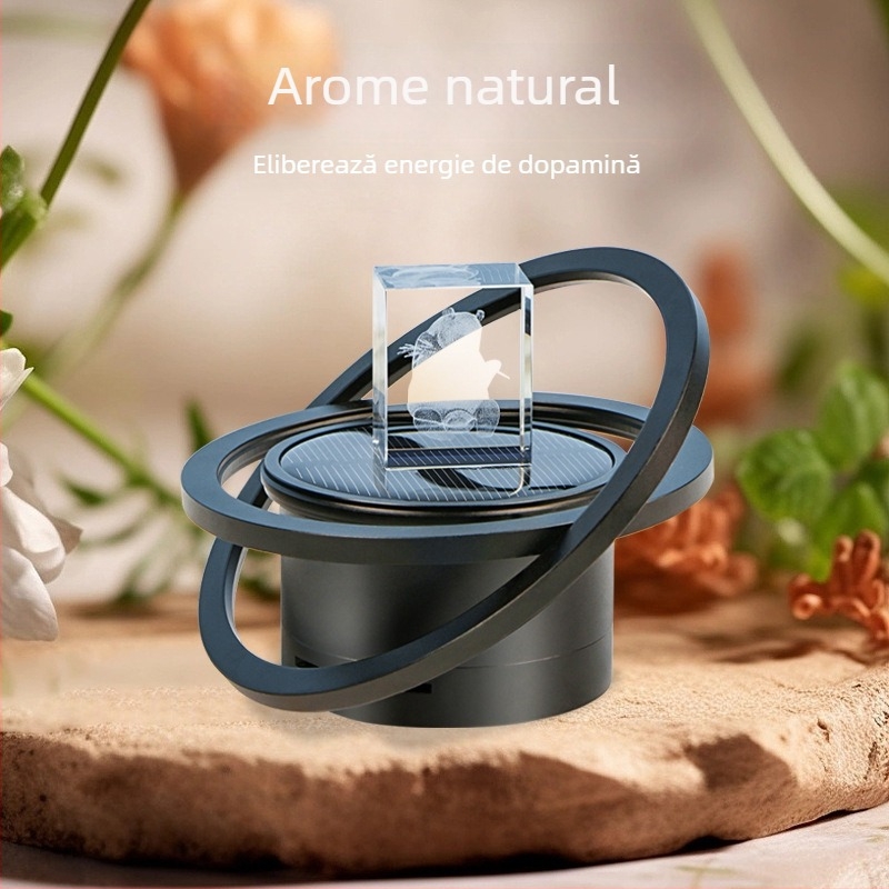 Ornament aromatizant auto cu alimentare solară, rotire lentă, difuzor în mașină, corp metalic (Material: aliaj pur de aluminiu; Alimentare: solar; Rotire: lentă; Conținut net: <5 mL; Durata difuziei: >90 de zile)