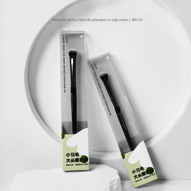 Set de pensule de machiaj, incluzând pensula pentru sprânne, pensula pentru fond de ten, pensula de contur și pensula de fard de pleoape