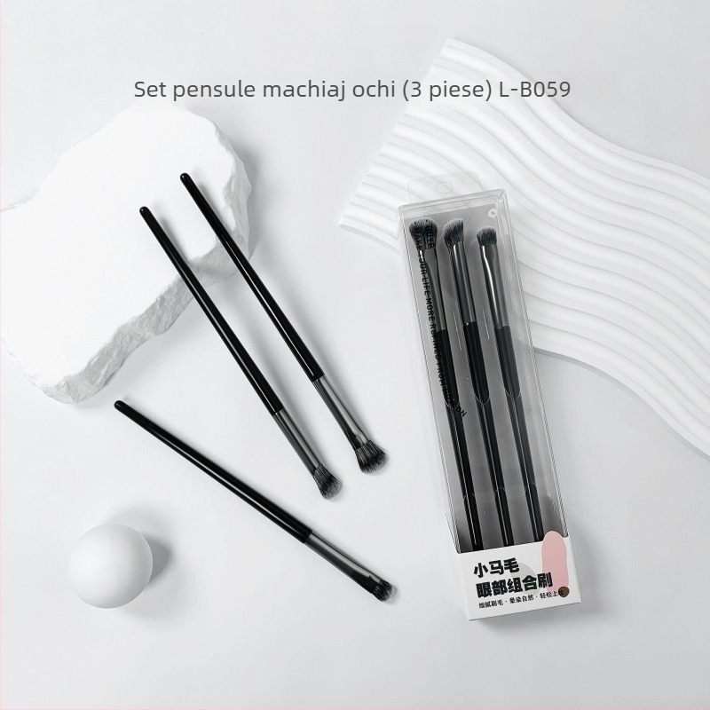 Set de pensule de machiaj, incluzând pensula pentru sprânne, pensula pentru fond de ten, pensula de contur și pensula de fard de pleoape