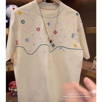 Tricou bărbătesc din bumbac 100%, decolteu rotund fără guler, mâneci scurte, croială lejeră, cu logo publicitar, vară casual