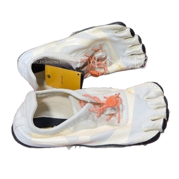 Pantofi Five-Finger pentru fitness indoor — upper din plasă respirabil, talpă din cauciuc natural antiderapant, talpă joasă, pentru antrenament în picioare goale; potriviți pentru yoga și pilates