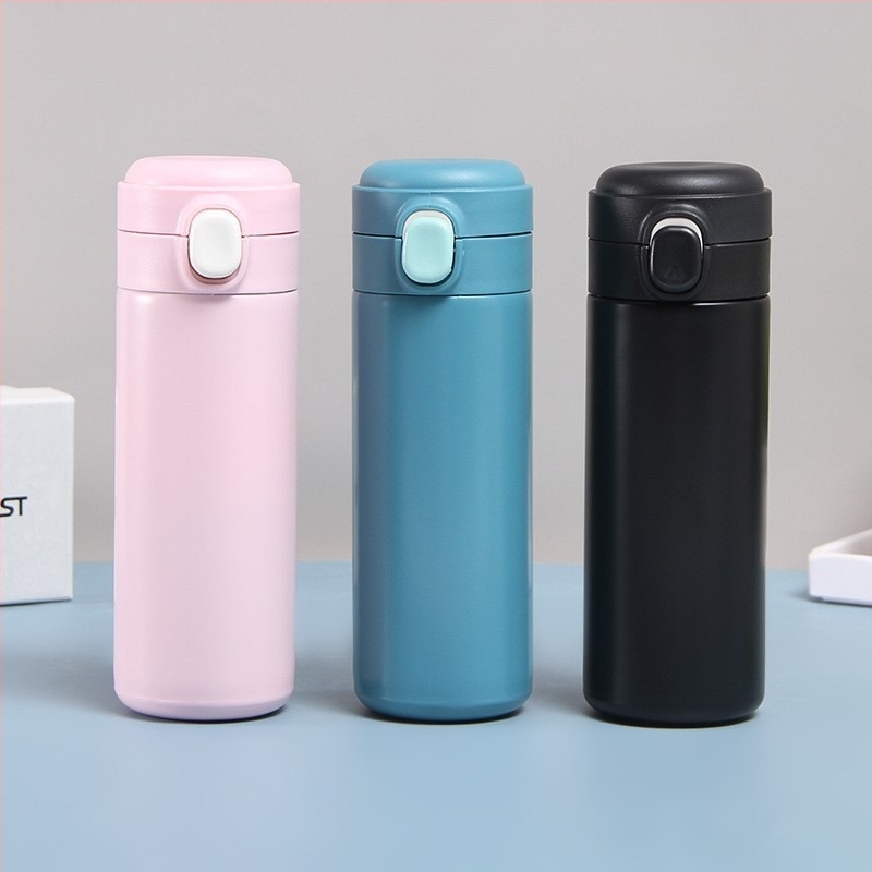 Ceasca termos cu interior din oțel inoxidabil 304, exterior din oțel inoxidabil 201, izolație 6–12h, capac pop-up din oțel inoxidabil, gravare cu laser și imprimare siglă