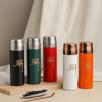 Cană termos izolată cu capac ciocănit, interior din oțel inoxidabil 316, izolație 0-6 ore, afișaj temperatură, separare ceai-apă