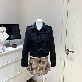 Sacou cu nasturi toggle, material din lână amestec, guler polo, croială lejeră, mâneci lungi