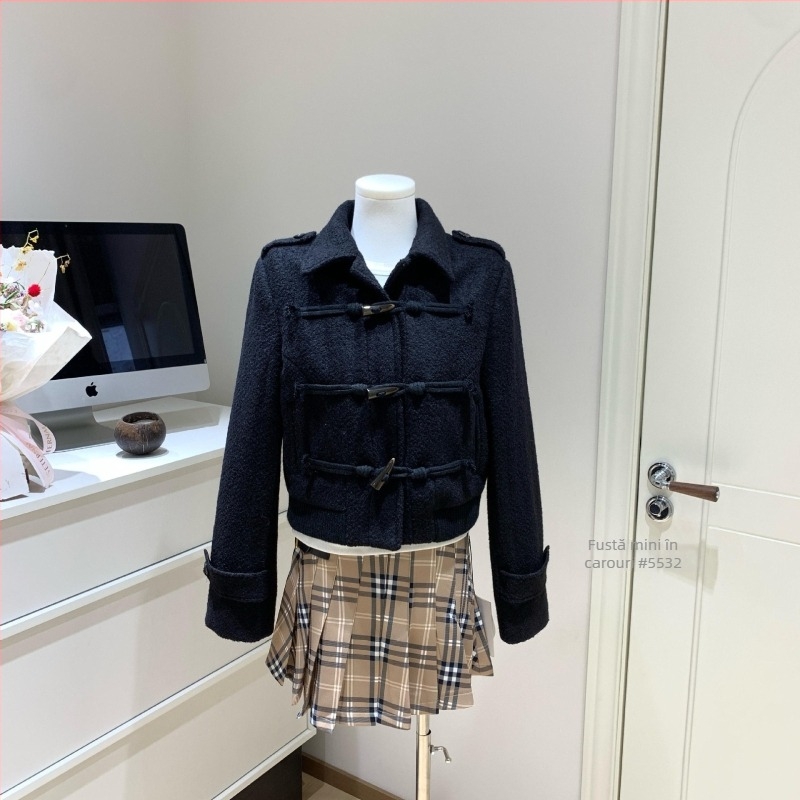 Sacou cu nasturi toggle, material din lână amestec, guler polo, croială lejeră, mâneci lungi