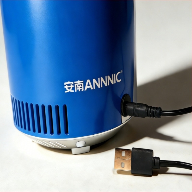 Refrigerator auto cu semiconductori, compact 5 L capacitate, 8 W, 5–12 V, interior PP cu strat de aluminiu (capacitate până la 5 L; putere 8 W; tensiune 5–12 V)