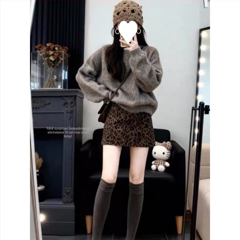 Set de iarnă în stil coreean: pulover tricotat și fustă scurtă cu imprimeu leopard, mâneci lungi