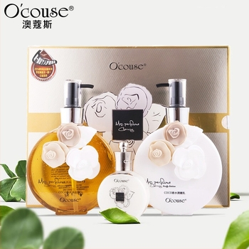 Aucos set de îngrijire corporală din trei piese: loțiune de corp, șampon și gel de duș; curățare, hrănire și hidratare (durata de valabilitate 3 ani; origine Guangdong)