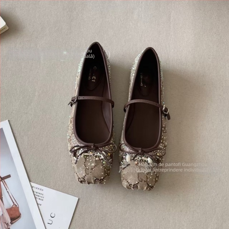 Balerini cu partea superioară din canvas, vârf rotund, șiret în față, talpă din cauciuc, toc mic 1–3 cm