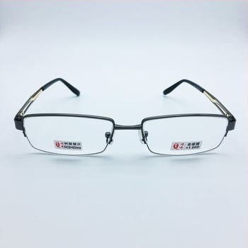 Ochelari de citit cu ramă din metal, semi-cadru și lentile acoperite; lentile din rășină; protecție UV, anti-lumină albastră, lentile asferice; formă pătrată, stil business; pentru bărbați; lansat în 2016.