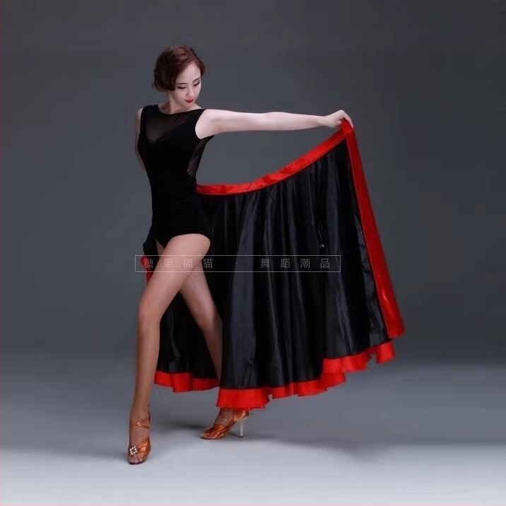 Costum latino pentru reprezentații, țesătură poliester, conținut poliester peste 95%, stil chinezesc, design artsy retro, vopsire