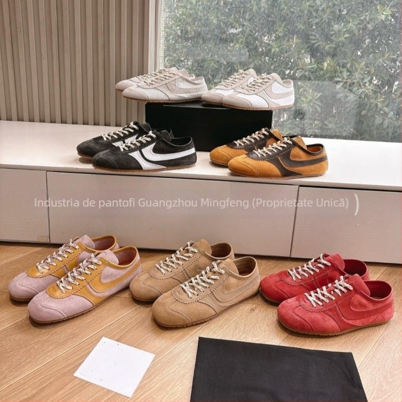 Pantofi sport dama din velur: partea superioară din piele de vițel de calitate primă + piele artificială + țesătură; vârf rotund; șireturi; talpă din cauciuc; branț din lână de oaie