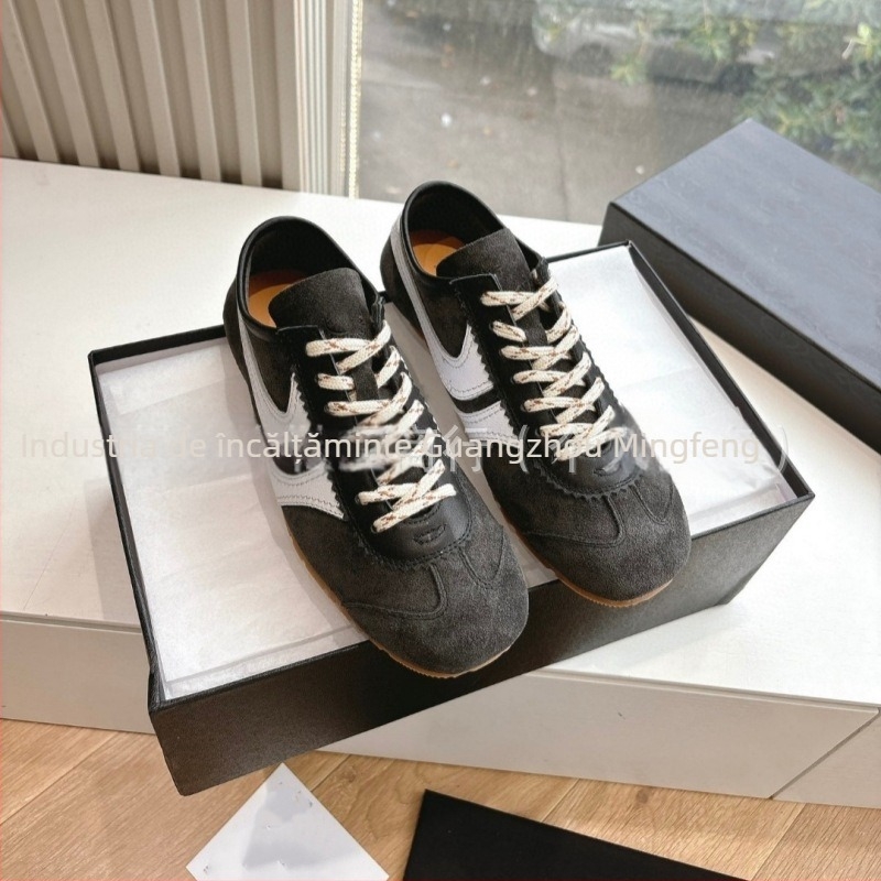 Pantofi sport dama din velur: partea superioară din piele de vițel de calitate primă + piele artificială + țesătură; vârf rotund; șireturi; talpă din cauciuc; branț din lână de oaie