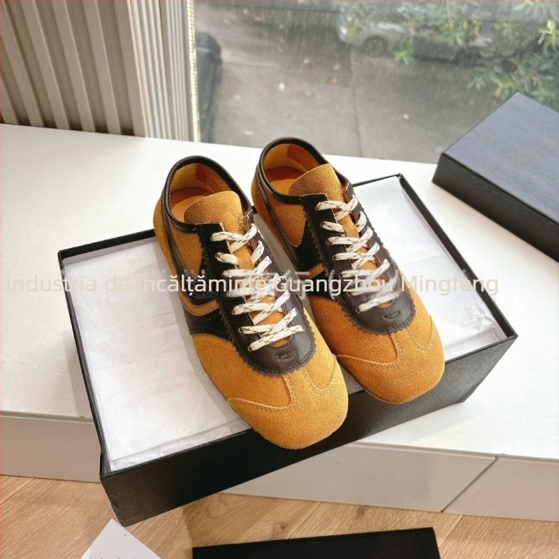 Pantofi sport dama din velur: partea superioară din piele de vițel de calitate primă + piele artificială + țesătură; vârf rotund; șireturi; talpă din cauciuc; branț din lână de oaie