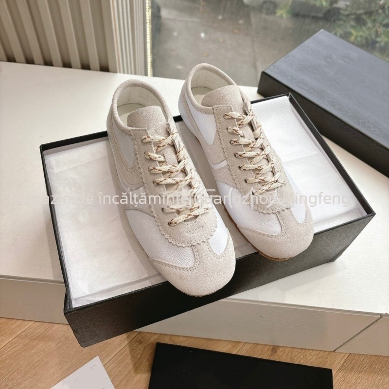 Pantofi sport dama din velur: partea superioară din piele de vițel de calitate primă + piele artificială + țesătură; vârf rotund; șireturi; talpă din cauciuc; branț din lână de oaie